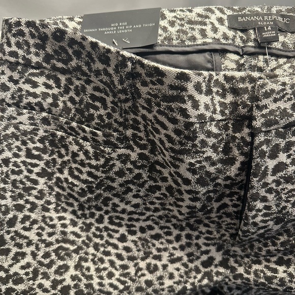 NWT Banana Republic size 14 Mid-rise Sloan Leopard pants. Black and white - Picture 4 of 6